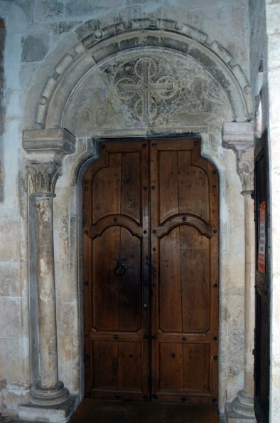 Eingang vom Kreuzgang zur Klosterkirche von St. Ursanne