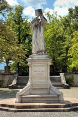 Standbild von Guillaume Farel in Neuchâtel